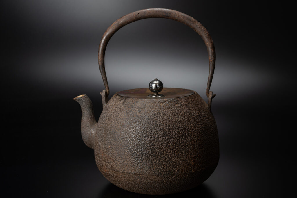 茶道具の鉄瓶と共箱